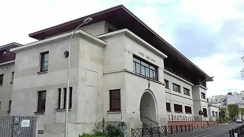 Description de l'image Courbevoie (Hauts-de-Seine), 46 rue de Colombes. Lycée Paul Lapie.jpg.