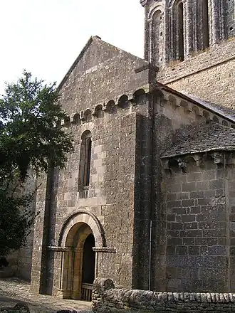 Entrée latérale.