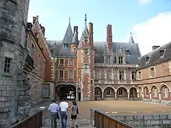 Cour du château.