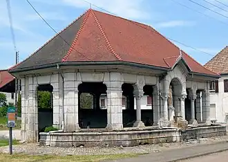 Le lavoir couvert.