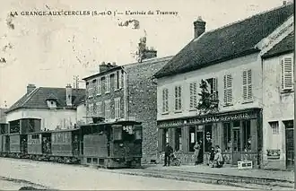 Train de voyageurs tracté par la locomotive bicabine no&nbsp;15 à Ballainvilliers.