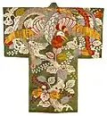 Couvre-lit en forme de kimono (yogi), Japon. Moyen Edo. Soie, teinte en résistance, brodée de soie et de fils métalliques, fin XVIIIème.