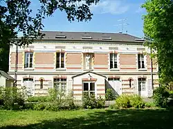 Une villa du XIXe&nbsp;siècle, rue de Luzarches.