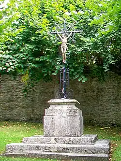 Calvaire à la fourchette entre les rues Goland et des Fossés.
