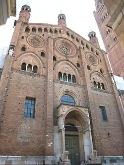 Façade du transept de la cathédrale de Crémone