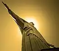 Le Christ Rédempteur et le Soleil.