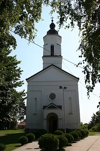 La façade occidentale de l'église.
