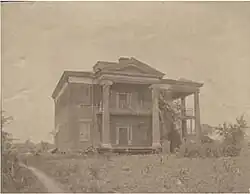 Le manoir Crocheron construit en 1843, incendié au début du XXe&nbsp;siècle.