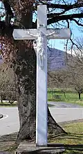 Une croix.