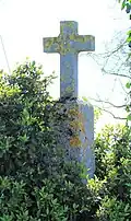 Une croix.