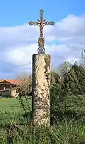 Une croix.