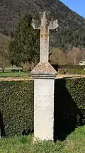 Une croix.