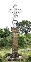 Une croix.