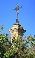 Une croix.