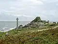 Lesconil : la « Croix des amoureux » et le littoral vers l'ouest.