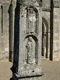 Détail des niches de l'ouest, aux statues de saint Jacques et saint Jude.