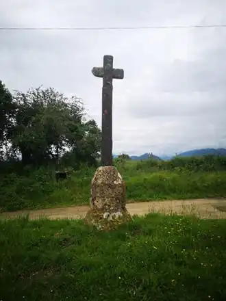 Croix au col de Catchaudégué (893&nbsp;m) en juin 2020.