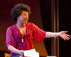 Shalita Grant interprète Sherry.