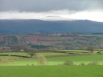 Le Cross Fell enneigé vu depuis l'ouest.