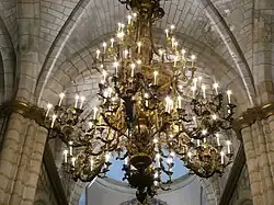 Grand lustre de la Cathédrale de Badajoz, en bronze doré, XIXe siècle. Espagne.