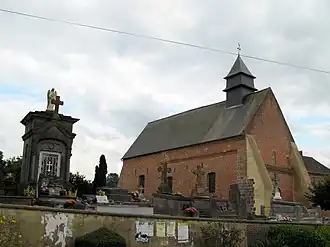 Cimetière et église.