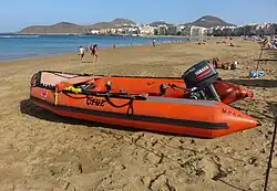 Canot de la Croix-Rouge espagnole sur la plage de Las Palmas