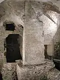 Pilier de la crypte voûtée.