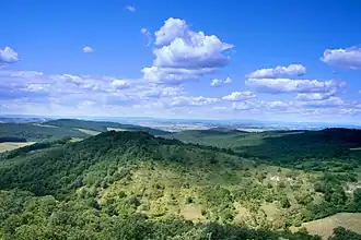 Au nord de la Zone de protection paysagère de Hollókő