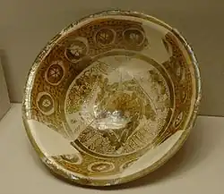 Coupe, décor de lustre métallique monochrome sur glaçure opacifiée, IXe&nbsp;siècle.