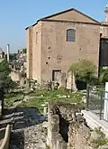 Arrière de la Curie, le long de la Via Argiletum.