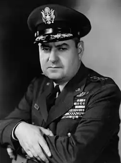 Portrait d'un homme en uniforme