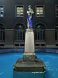 Cour intérieure, fontaine ornamentale.