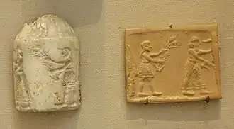 Sceau de forme cylindrique et plaque d'argile sur laquelle il a été imprimé, représentant deux hommes.