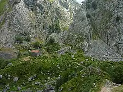 Début du sentier de Bulnes à Poncebos près du Pont de Jaya