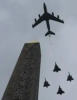 Passage de 4 rafales Dassault et leur ravitailleur
