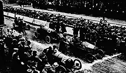 Départ de la Coupe des Voiturettes 1920 au Mans (n°11 Marcel Violet sur Major; 1re&nbsp;coupe d'après-guerre et 1re au Mans).