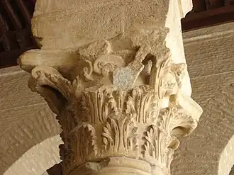 Chapiteau à feuilles d'acanthe dans la grande mosquée de Kairouan (Tunisie).