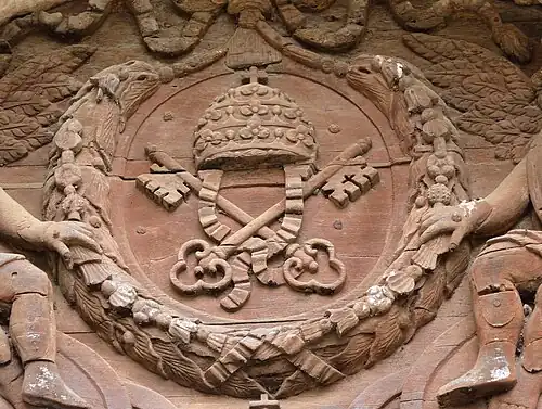La tiare de St Pierreet les clefs pontificales