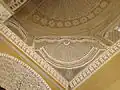 Détail décoratif d'une demi-coupole.
