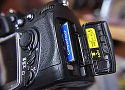 Détail du D300: emplacement de la carte CompactFlash