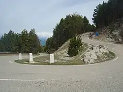 Une épingle à 1&nbsp;525&nbsp;m d'altitude, après une portion difficile suivant le mont Serein.