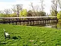 Passerelle couverte.