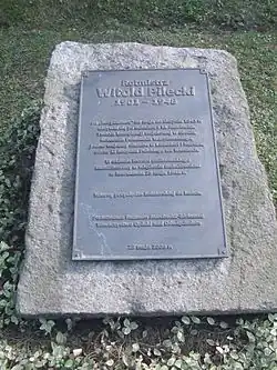 Plaque commémorative à Nowy Wiśnicz, dans la maison-musée de Koryznówka.