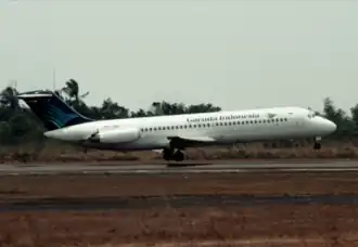 Un Douglas DC-9-32 de Garuda Indonesia, semblable à celui impliqué dans l'accident.