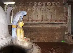 Sculpture de Bouddha assis.