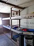 Intérieur de la cabane du BAS : dortoir.