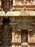 La danse de Ganesha. Extrémité droite du mur Sud et première image dans la circumambulation autour du temple