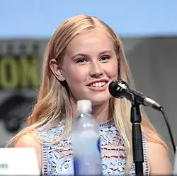 Danika Yarosh interprète Malina