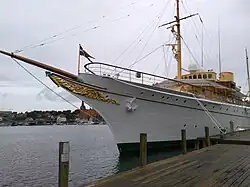La proue du yacht.