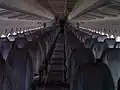La cabine est légèrement plus large que celle du Boeing 737.